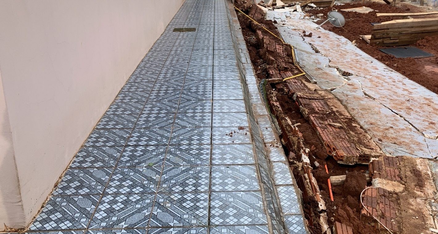 Obra próxima a edificação vizinha